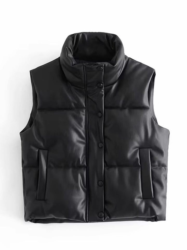 Gilet sans manches noir femme, offrant une élégance moderne. Veste légère polyvalente, parfaite pour la mode femme.