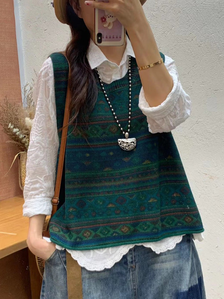 Gilet femme à col rond en maille tricotée, coupe ample. Confort et style décontracté chic.