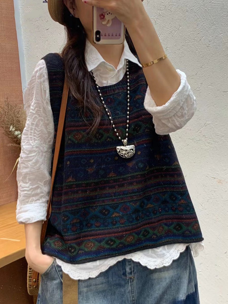 Gilet tricoté doux pour femme, col rond. Confortable et élégant, essentiel pour la mode automne.
