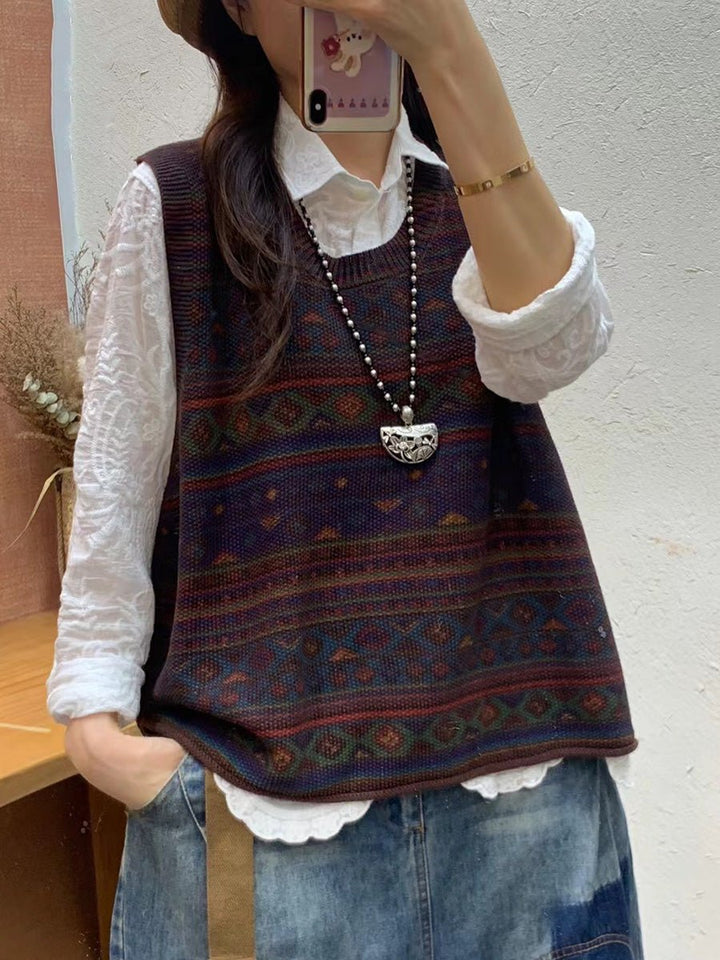 Mode automne: gilet tricoté chic pour femme avec col rond. Chandail élégant et confortable pour la superposition.