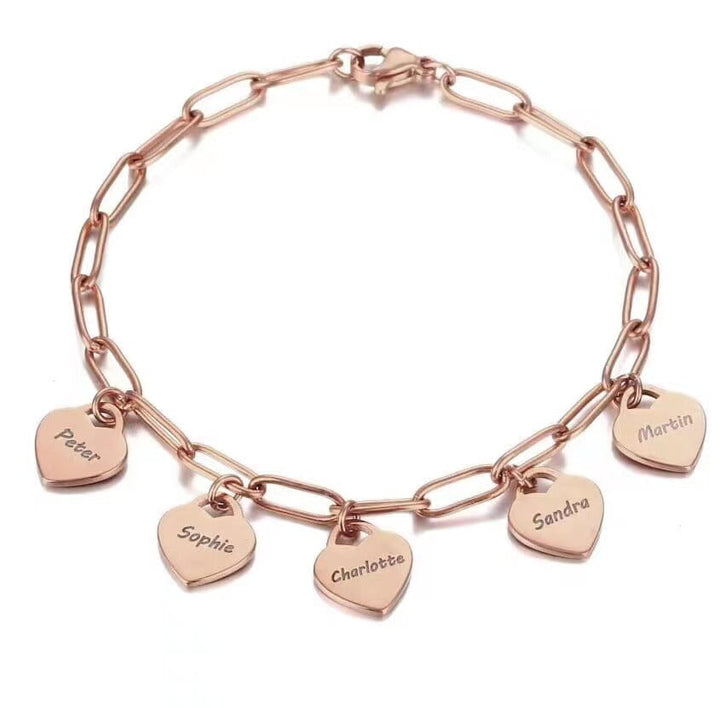 Bijou romantique pour femme: bracelet personnalisé cœurs gravés, cadeau parfait et affectif.
