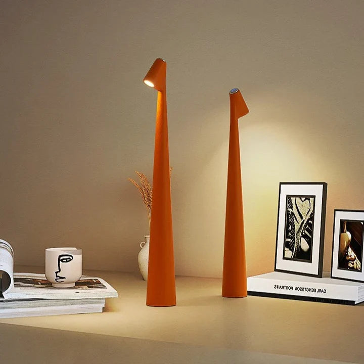 Lampe LED sans fil LumiTouch, design minimaliste et élégant, pour un intérieur contemporain et lumineux.