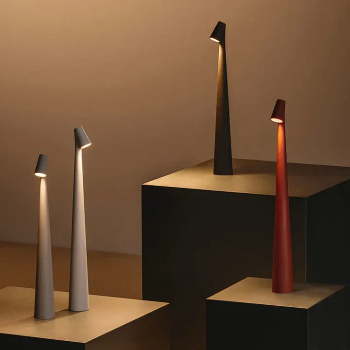 LumiTouch, lampe LED d'intérieur/extérieur, rechargeable et portable, avec un style moderne et épuré.