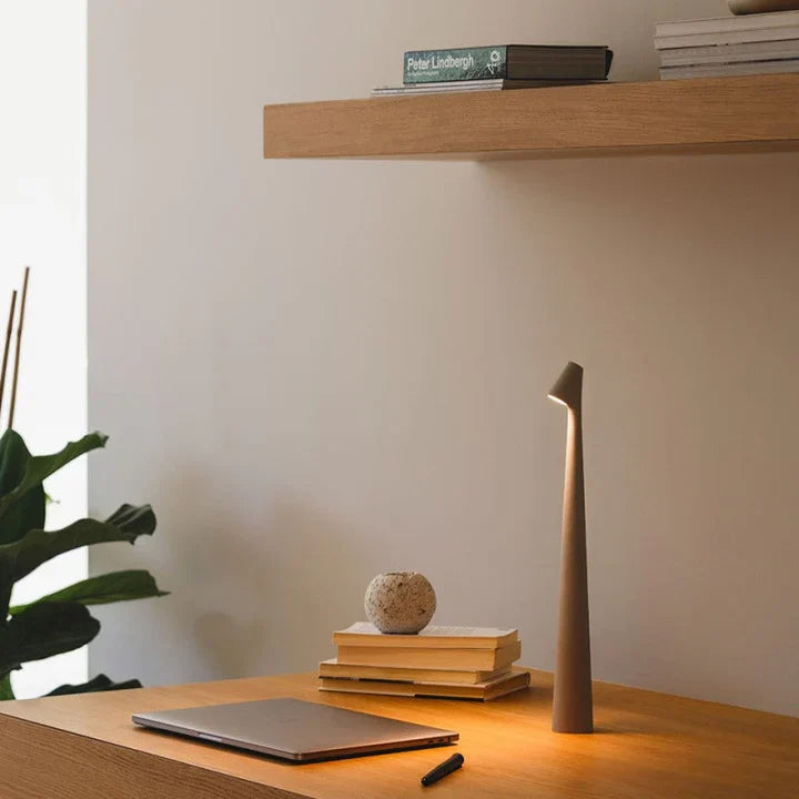 LumiTouch: lampe LED de table, portable et rechargeable, pour éclairer avec style votre salon ou bureau.