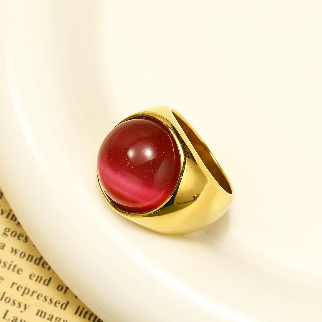 Élégante bague femme, grande pierre Oeil de Chat brillante, bijoux tendance et contemporains.