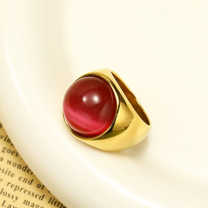 Élégante bague femme, grande pierre Oeil de Chat brillante, bijoux tendance et contemporains.