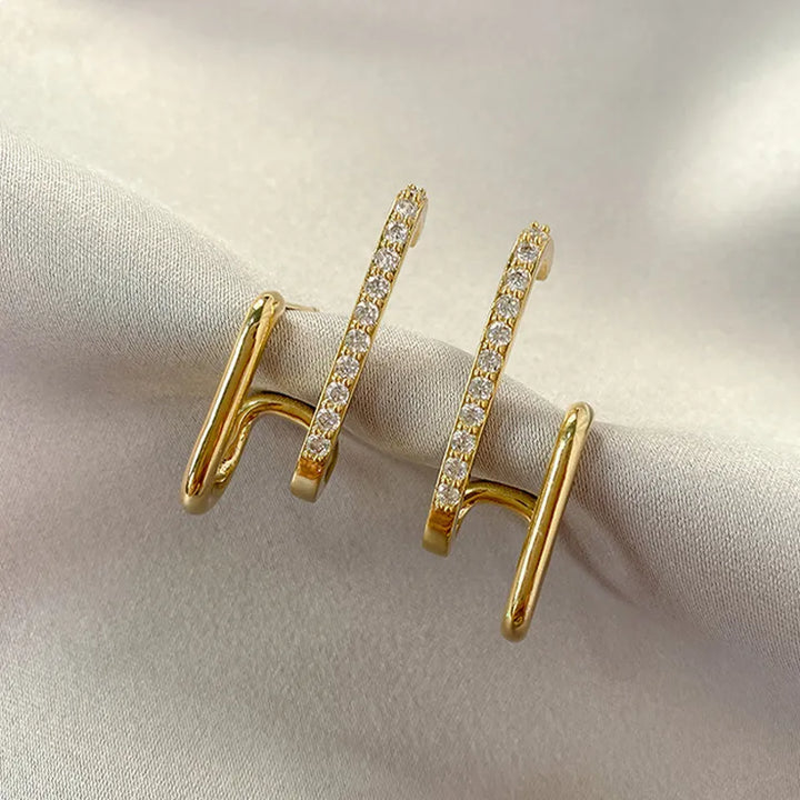 Boucles d'oreilles griffes en cristal élégantes pour femmes, un bijou de mode audacieux.