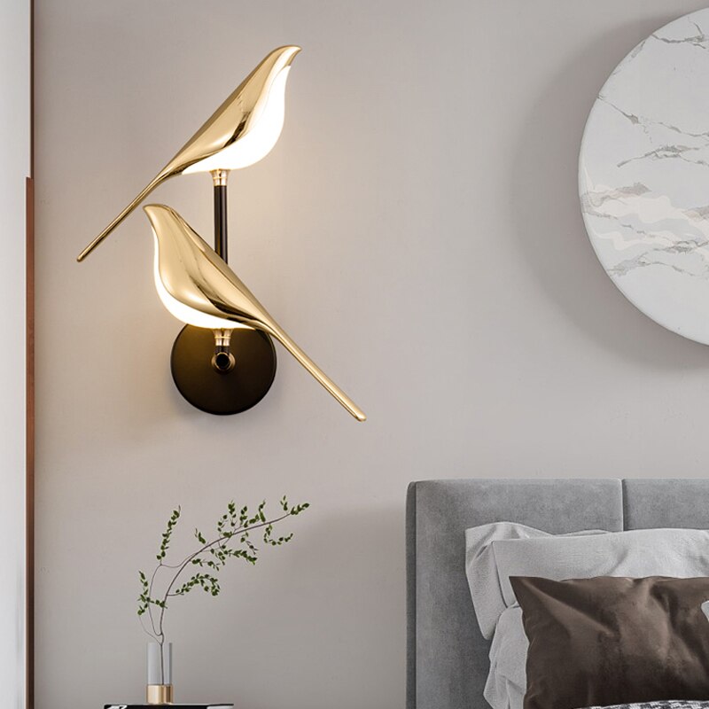 Lampe murale décorative oiseau, lumière LED moderne. Idéale pour un design intérieur contemporain et chic.