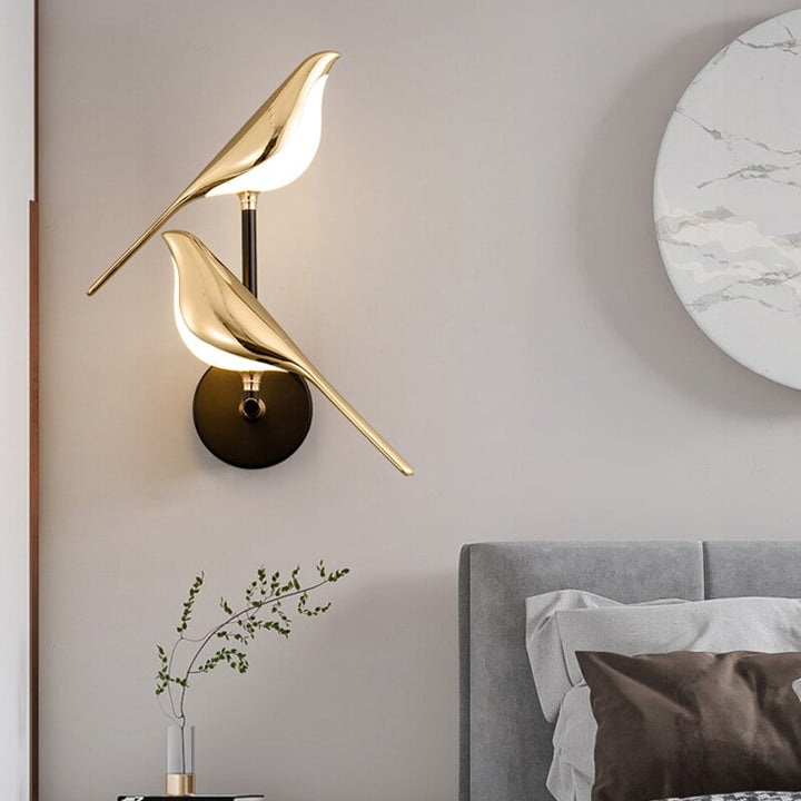 Lampe murale décorative oiseau, lumière LED moderne. Idéale pour un design intérieur contemporain et chic.