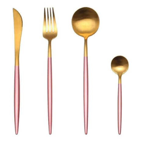 Ensemble de couverts noir mat, 24 pièces en inox, vaisselle de designer.