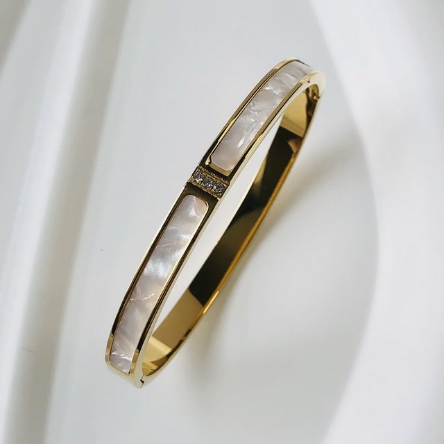 Bijou femme zircon, bracelet scintillant et raffiné. Un accessoire mode incontournable.