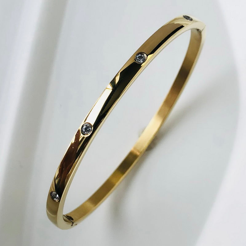 Bracelet femme résistant eau, zircon scintillant. Bijou de luxe élégant, idée cadeau originale.