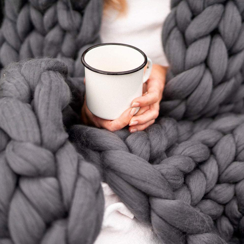 Laine chunky pour tricot DIY, idéale pour créer des plaids et coussins uniques pour la décoration.