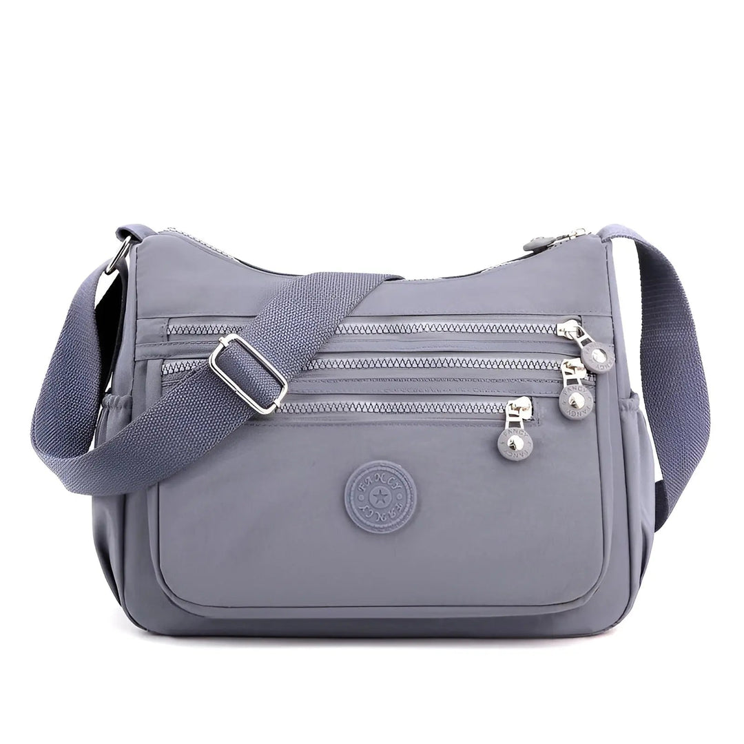 Sac à bandoulière mauve élégant pour femme, imperméable et spacieux, accessoire de mode polyvalent pour le voyage.