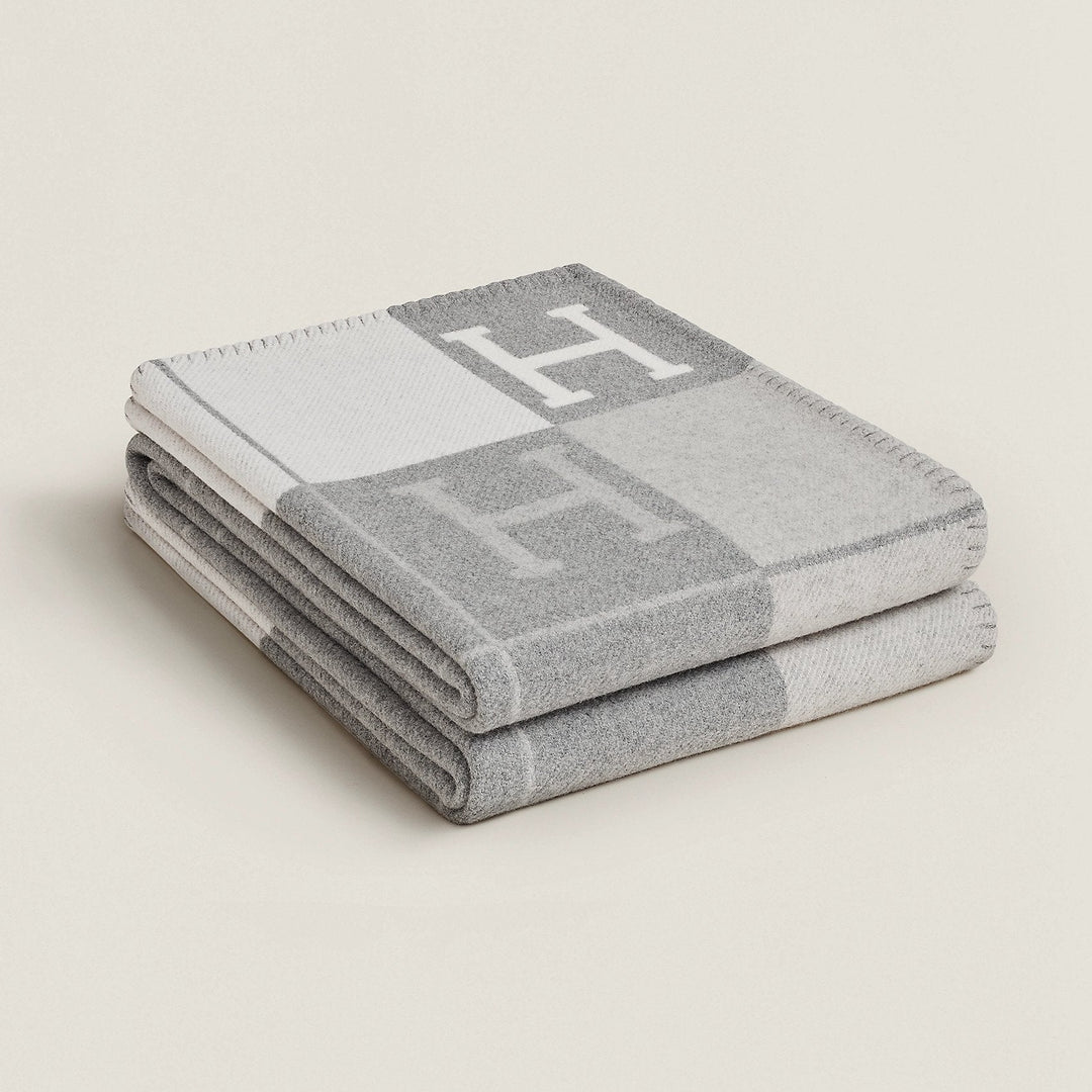 Plaid chaud cachemire & laine pour soirées douillettes, confort et luxe garanti à la maison.