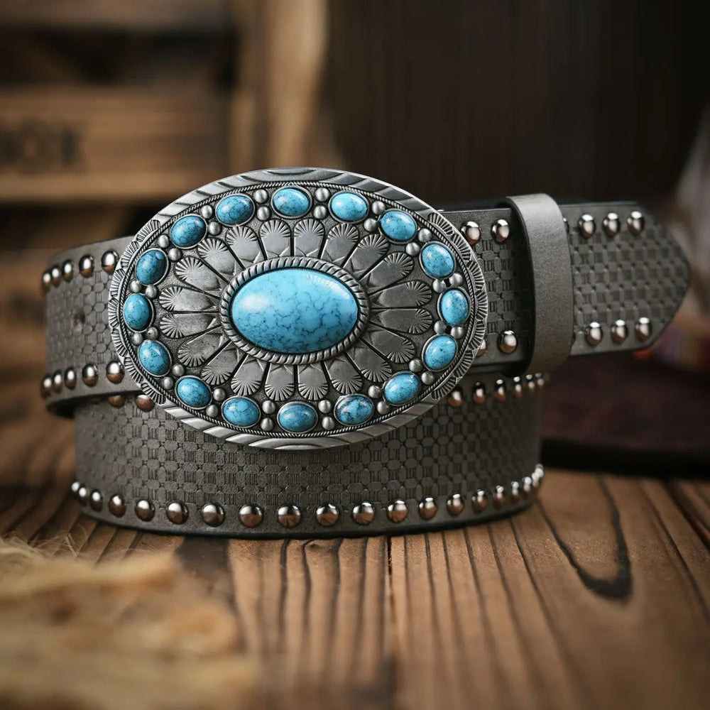 Ceinture western noire avec boucle de taureau détaillée et gravures florales. Idéale pour un look cowboy chic et original.