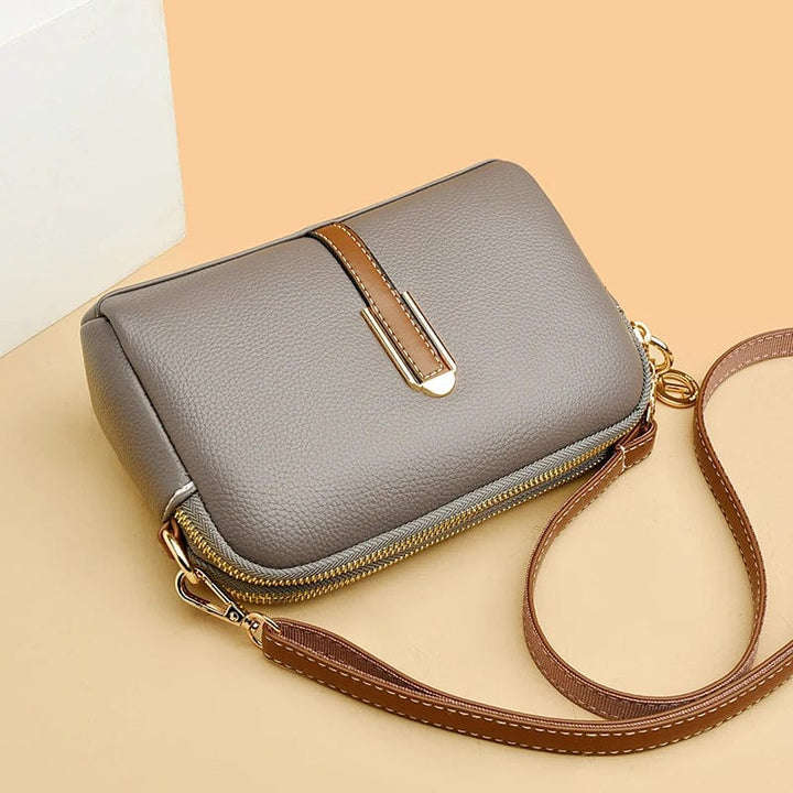 Sac à main femme, cuir vegan marron clair, design polyvalent et chic pour le travail.