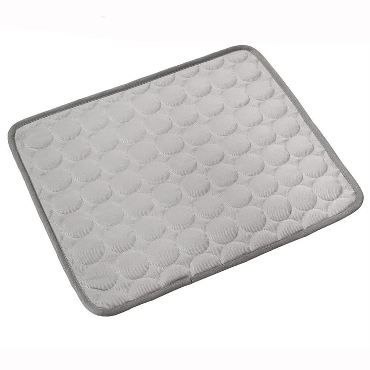 Tapis rafraîchissant pour tous chiens, tailles variées disponibles. Lavable machine, hygiénique et pratique.