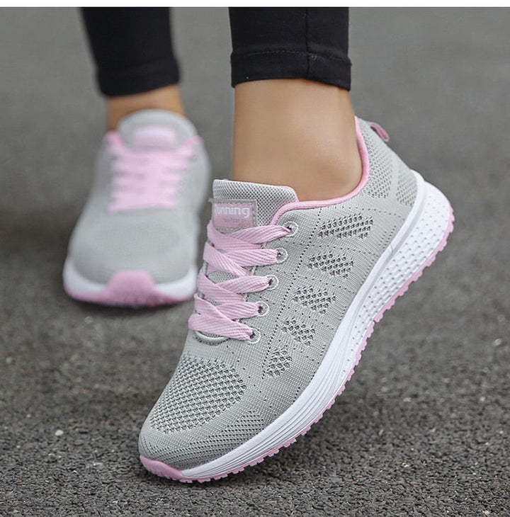 Chaussures de marche femme confortables et légères, idéales pour le quotidien actif.