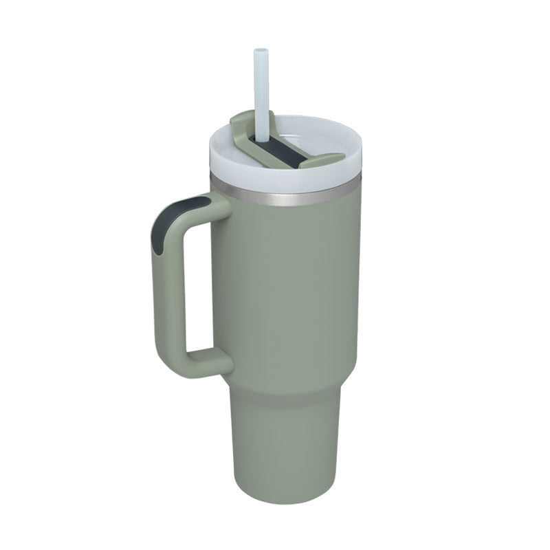Mug de voyage isotherme avec paille et poignée, idéal pour garder vos boissons froides.