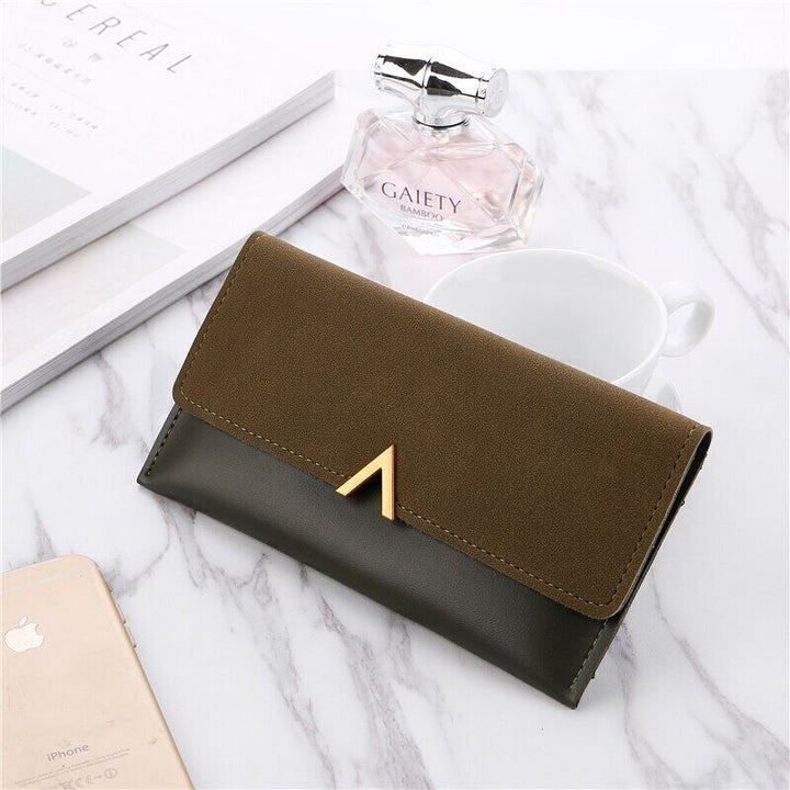 Portefeuille long femme design, accessoire mode chic et pratique, parfait pour garder l'essentiel organisé.