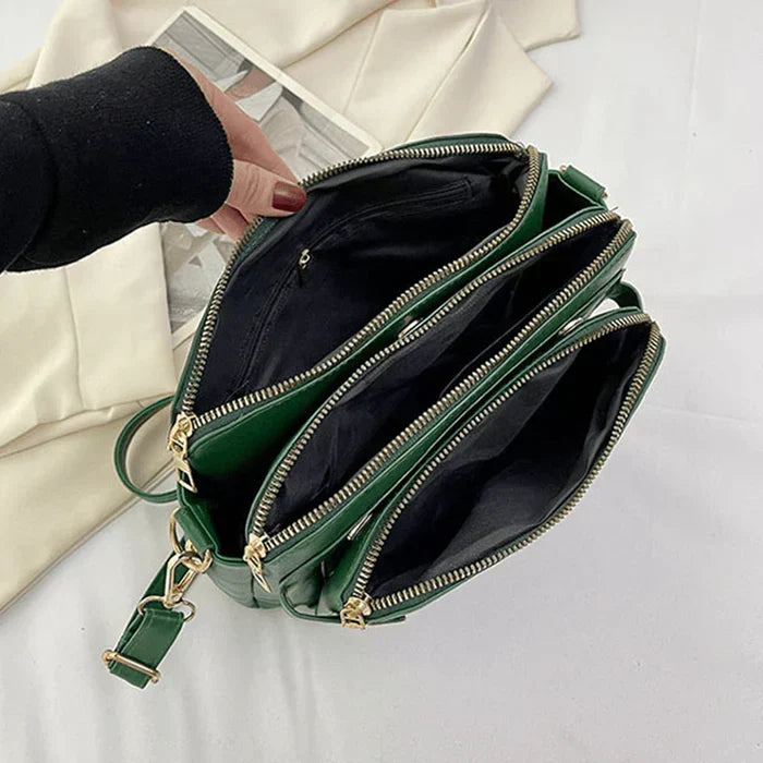 Découvrez ce sac bandoulière unisexe, alliant style, fonctionnalité et robustesse pour toutes vos aventures urbaines.