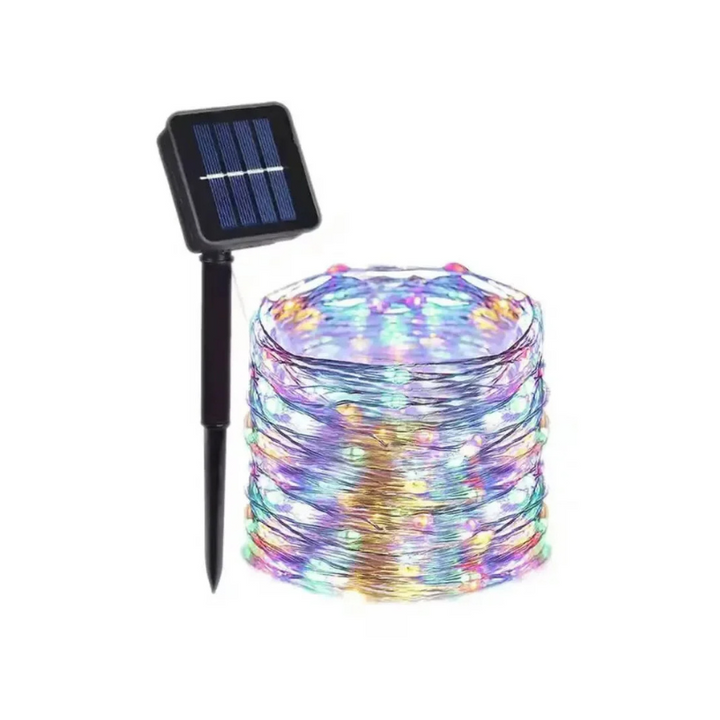 Guirlande lumineuse solaire LED en fil de cuivre pour illuminer jardin et terrasse. Économe et décorative.