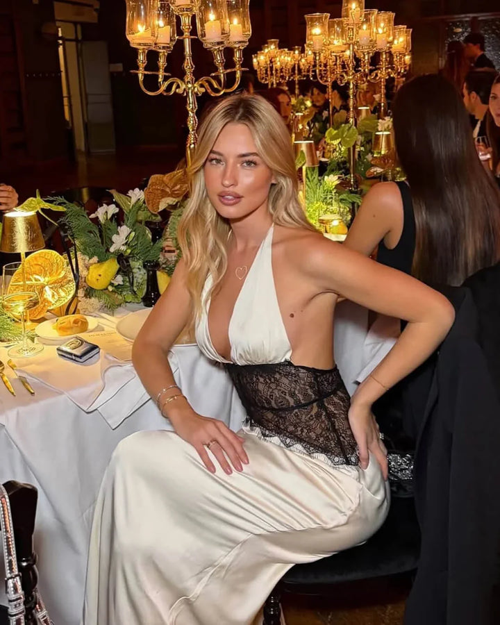 Robe maxi femme halter glamour avec fente élégante, pour une allure chic et sophistiquée en soirée.