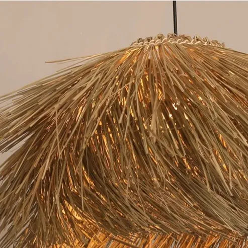 Élégante lampe en rotin tressé à la main, style scandinave pour déco naturelle salon.