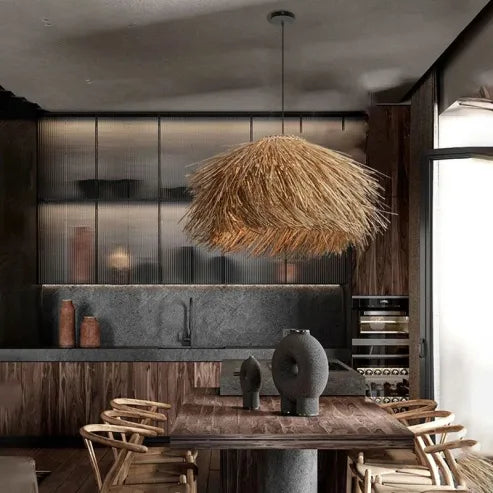 Lampe suspendue rotin authentique, éclairage chaleureux, ambiance naturelle pour salon.