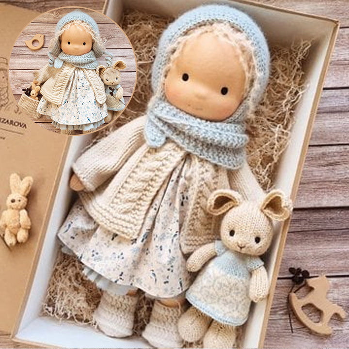 Poupée Waldorf fait main pour enfant, en coton bio, éveil et imagination, une peluche unique.