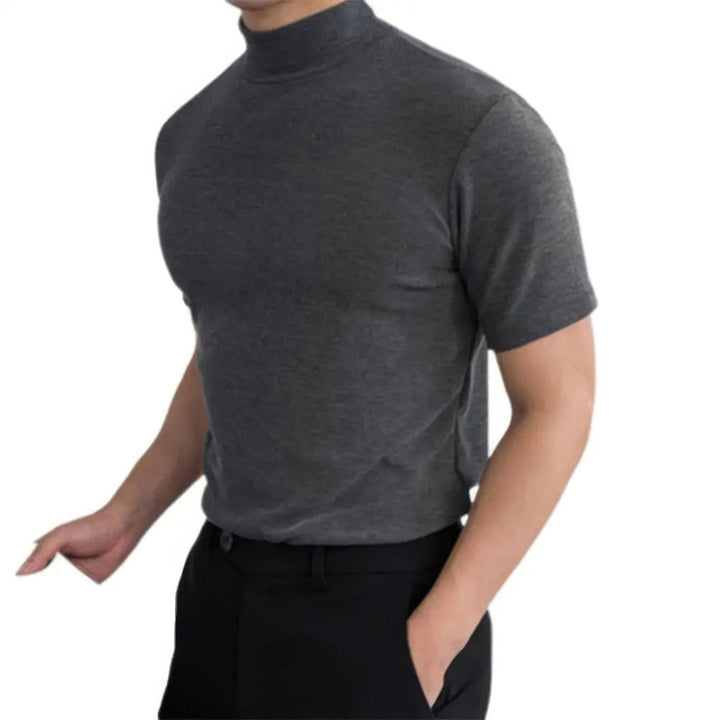 Haut homme moderne à col montant, tissu respirant, élégant, parfait pour le confort et le style masculin décontracté.