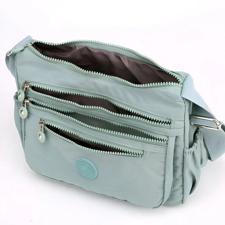 Sac bandoulière spacieux et imperméable pour femmes, style moderne, idéal pour le voyage ou le quotidien organisé.