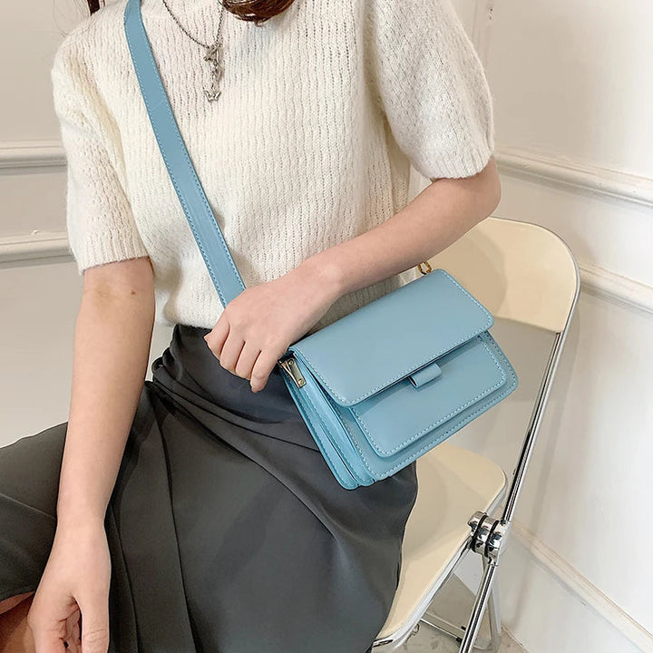 Sac à main bandoulière femme élégant, style chic. Disponible en noir, café et bleu pour toute occasion.