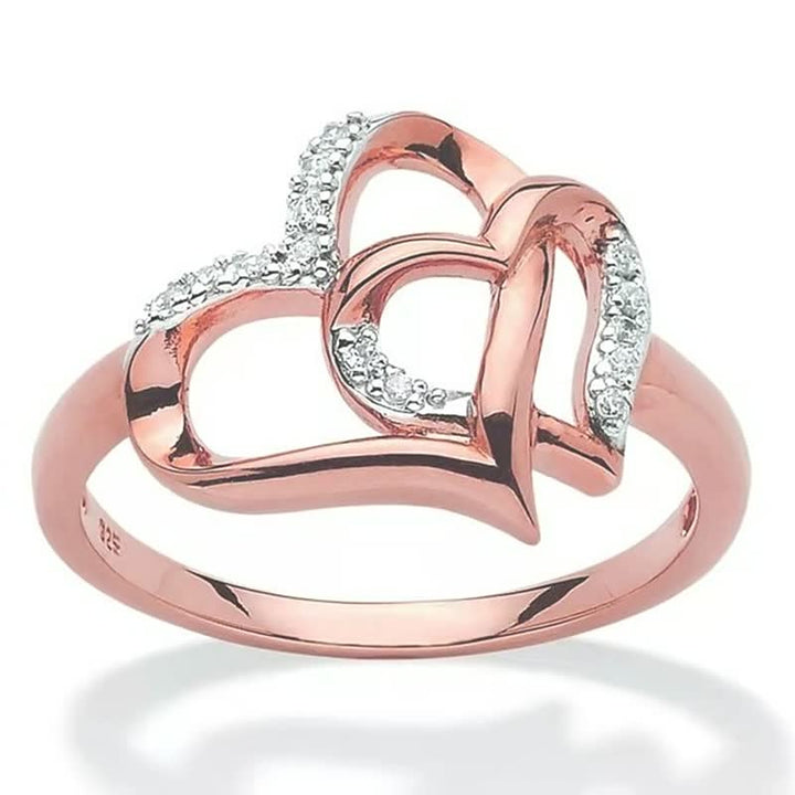 Bague femme cœur scintillante en argent, accessoire mode parfait pour un look sophistiqué.