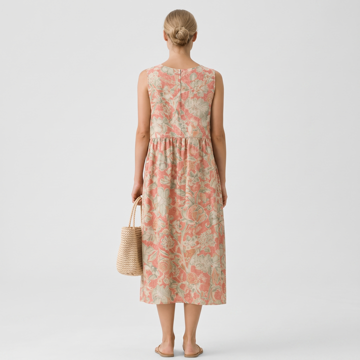 Modèle de robe midi fluide à motif floral pour femme, style élégant et décontracté, parfait pour la journée.