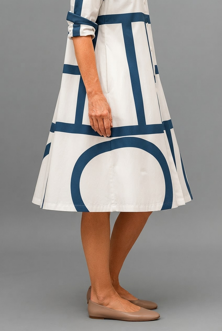 Robe midi femme printanière/estivale, tissu fluide. Élégante et confortable, idéale pour un look chic et décontracté.