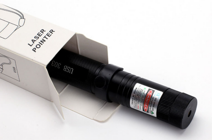 Laser torche compacte et rechargeable en aluminium, longue portée pour usage extérieur et professionnel.