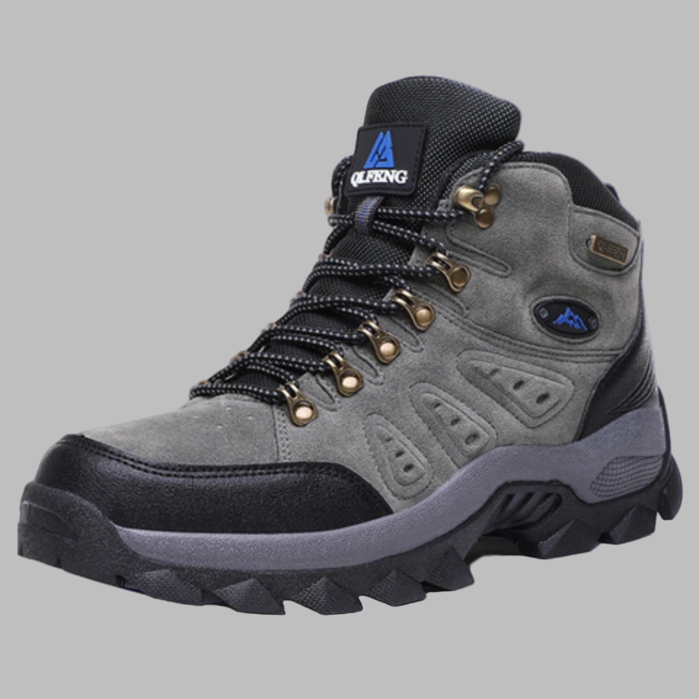 Paire de chaussures de trekking pour hommes, robustes et confortables. Conçues pour les sentiers de randonnée et l'extérieur.
