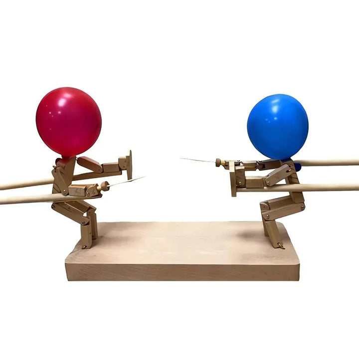 Amis et famille profitent du jeu de combat stratégique en bois, un party game amusant et convivial.