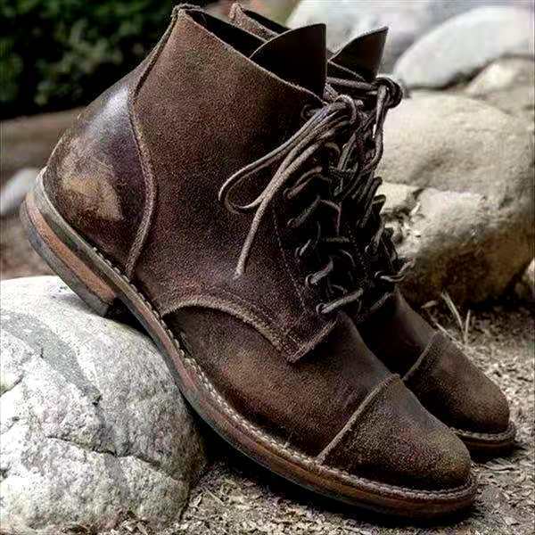 Bottines homme élégantes, style vintage, à lacets. Idéales pour un look casual chic en automne et hiver.