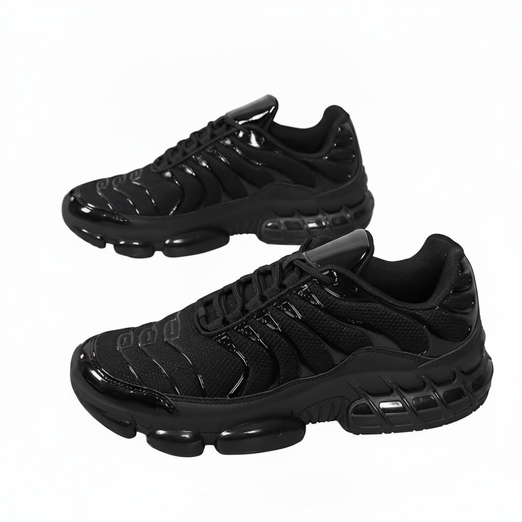 Chaussures homme sportives noires à lacets, style moderne, confortables pour le quotidien. Idéales mode masculine décontractée.
