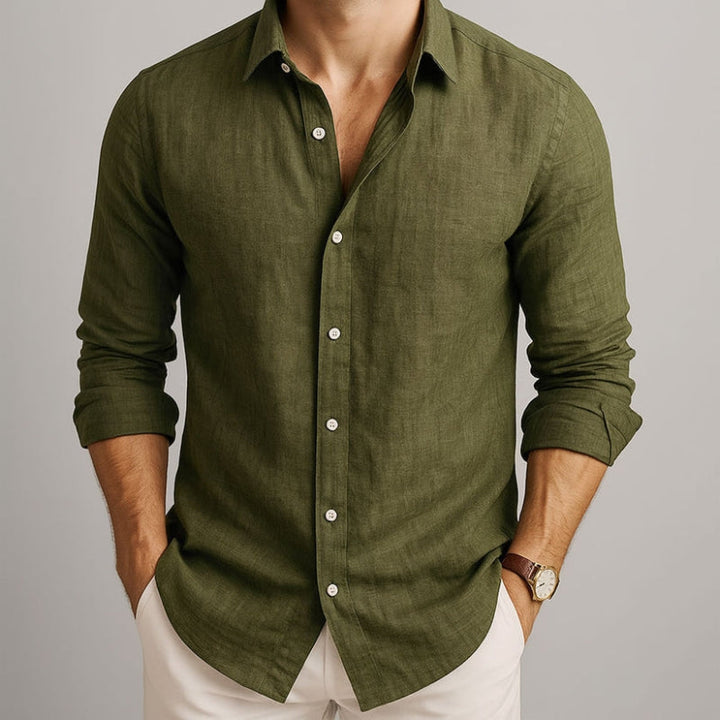 Détail col classique de chemise homme, manches longues. Qualité du tissu et finition des boutons.