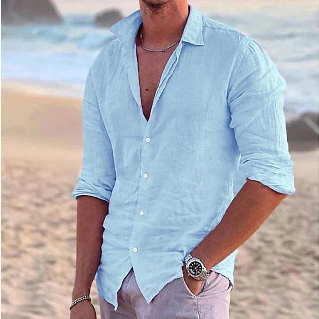 Chemise homme casual à manches longues, coupe régulière, portée avec un jean, pour un look décontracté moderne.