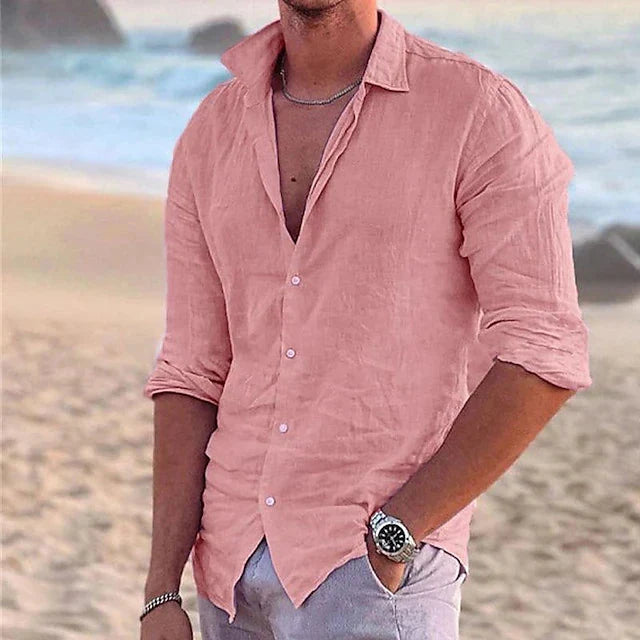 Gros plan sur le col classique d'une chemise homme à manches longues, soulignant son élégance et polyvalence.