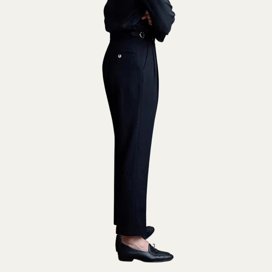 Pantalon élégant homme slim fit taille haute. Parfait pour événements formels ou soirées chics.