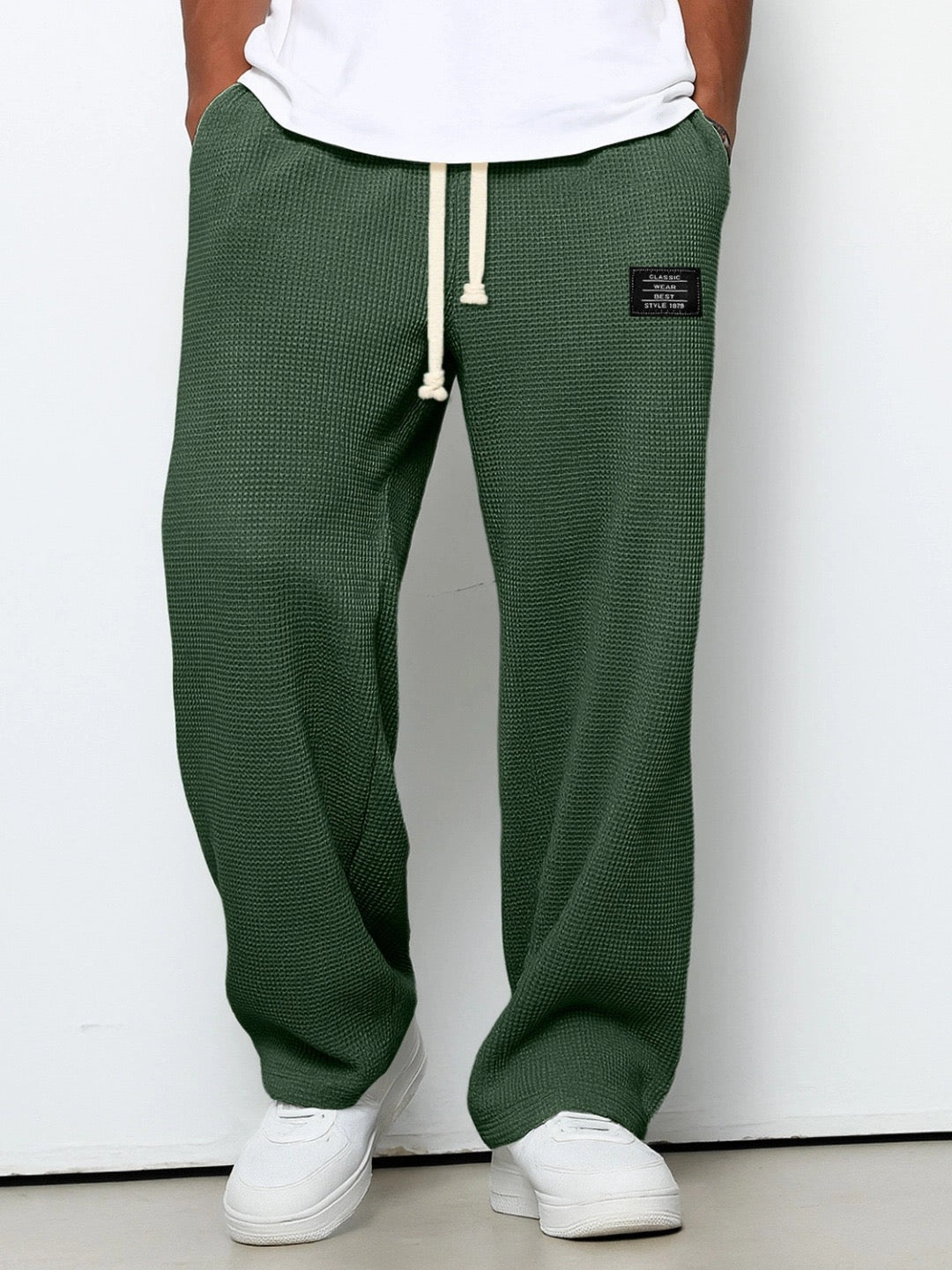 Pantalon jogging homme élégant, coupe droite pour un confort décontracté, style moderne et polyvalent, idéal au quotidien.
