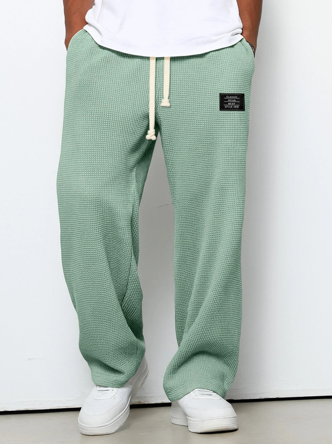 Pantalon de jogging homme droit, bleu marine, avec taille élastique pour un confort optimal et un style décontracté.