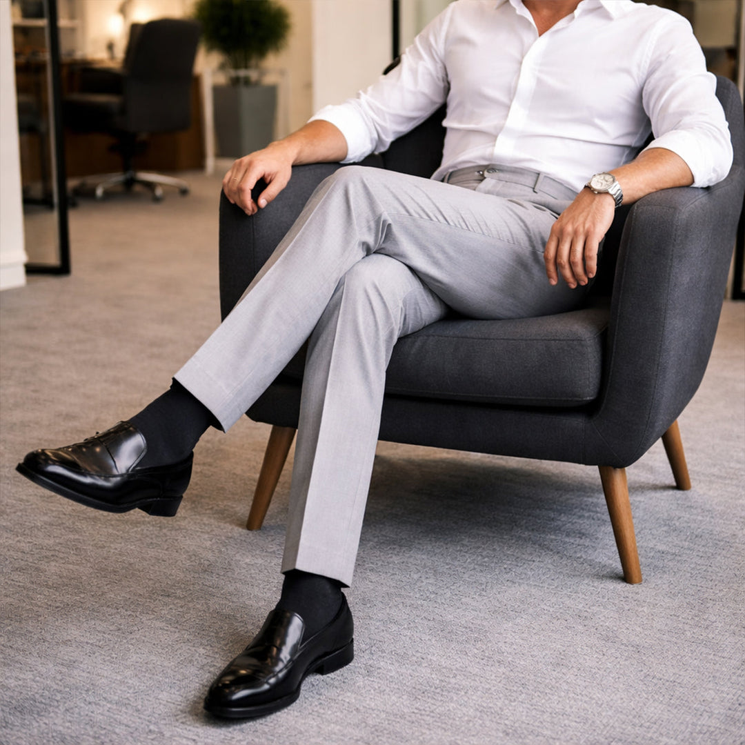 Pantalon à pinces taille haute pour homme. Élégant, polyvalent, parfait pour bureau ou smart-casual.