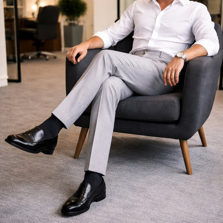 Pantalon à pinces taille haute pour homme. Élégant, polyvalent, parfait pour bureau ou smart-casual.